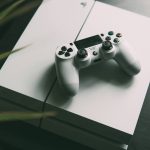 Presentes inusitados na PS Store: Confeitaria com Platina fácil e caos roguelike no espaço